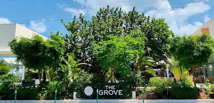 West Bay The Groveアパートホテル
